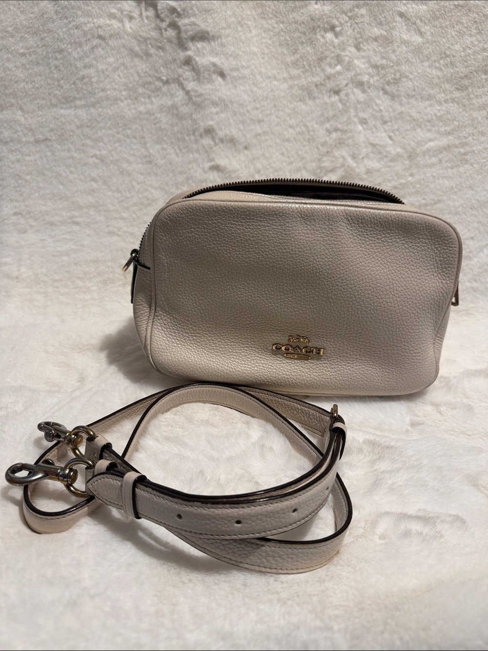 Coach Medium Jamie Camera Crossbody Bag In Chalk 18